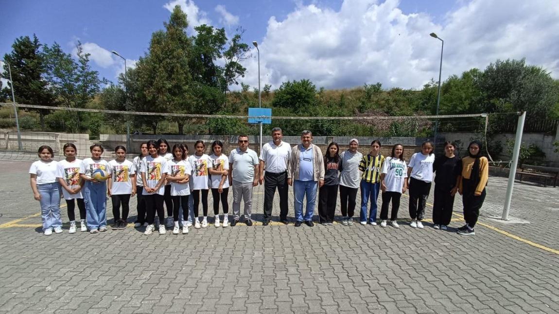 Fatih Ortaokulu ile Voleybol Dostluk Maçı